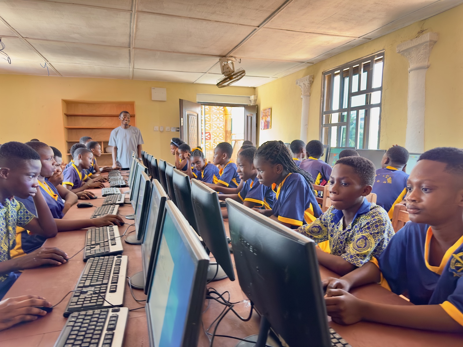 Computerraum der Christian Life Academy in Kumasi